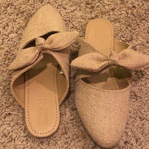 Crazy 8 Gold Glitter Bow Slides